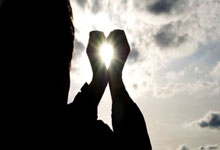 股票软件排名榜前十名:中股配资平台-英国资产全线大跳水！股债汇三杀 背后发生了什么